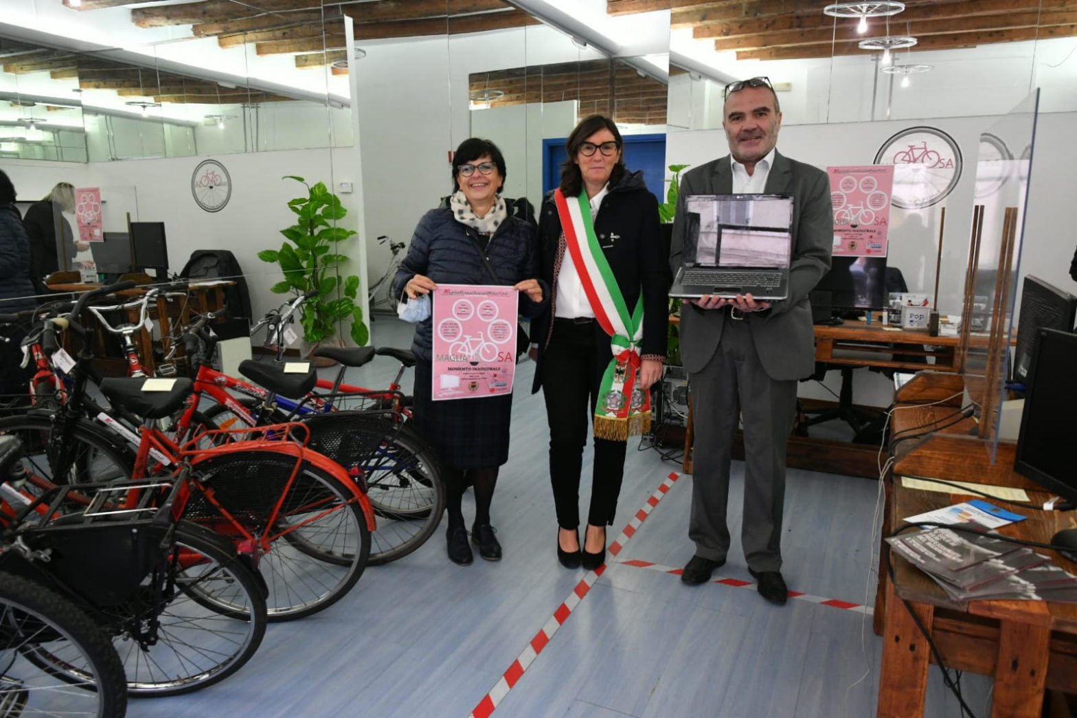 Presentato Maglia Rosa, il negozio di pc e bici riciclate anche dalla nostra officina